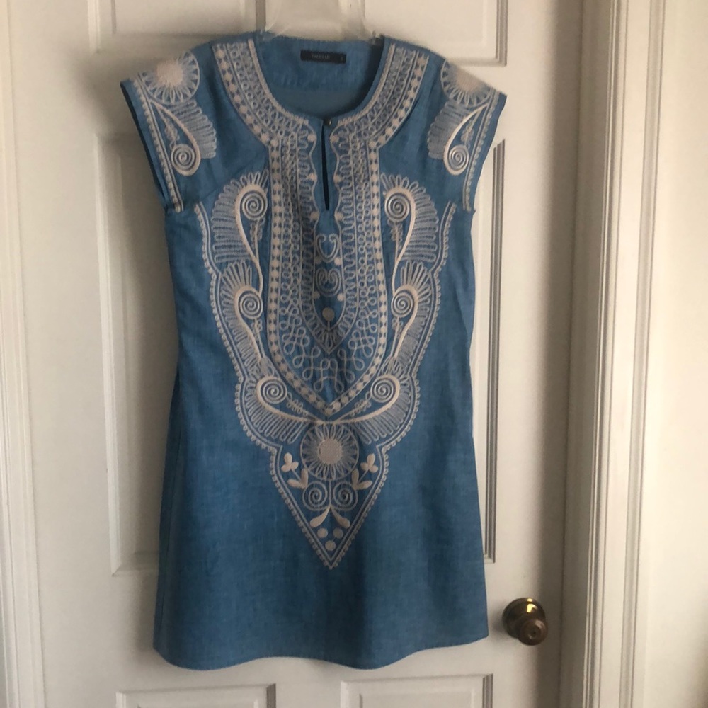 Sleeveless cotton blend embroidered dress